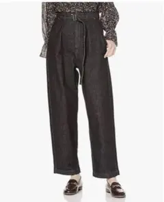 美品　Lily brown ベルト付きタックワークパンツ　サイズ1のサムネイル