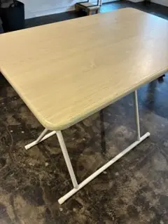 サイドテーブル