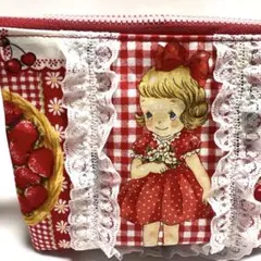 ストロベリーデザインの小型ポーチ