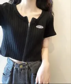 ショート丈ニット