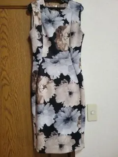 Calvin Klein　フラワープリント ノースリーブワンピース
