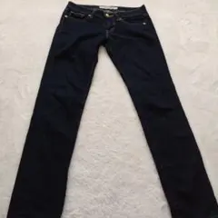 ユニクロスキニーフィット ダークブルーデニムパンツ
