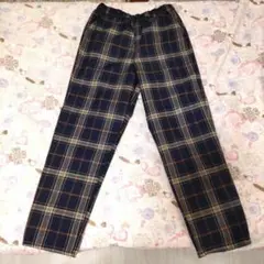 お値下げ Lサイズ 落ち着いたチェック柄がすてきな カジュアルパンツ(ネイビー)