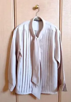 タイ付きブラウス　ベージュ　日本製　古着屋さんで購入しました♪