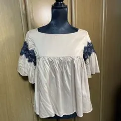 【値下げ】アウィーエフ☆美品☆レースが可愛いカットソーのサムネイル