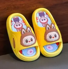 ウサギキャラクター付きイエローサンダル