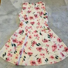 【新品・未使用】花柄レトロワンピース♡ノースリーブ、リゾートにも！
