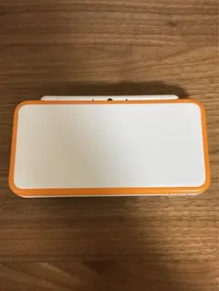 ニンテンドー　任天堂　New2dsll オレンジ　ホワイト