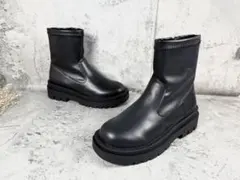 ブラックレザーショートブーツ