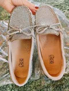 UGG ビジュー付きローファー シルバー