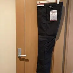 暖かいストレッチ黒スラックス