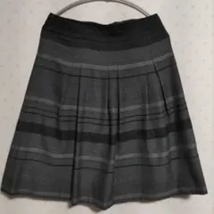 Aylesbury アリスバーリー ひざ丈フレアスカート グレー