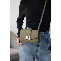 ☆新品☆アズールバイマウジー フラップウォレットショルダーバッグ♪カーキ