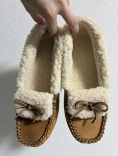 リボン付きスエードモカシン