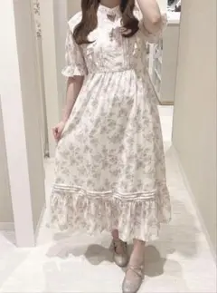 2025年最新】evelyn ワンピース 花柄の人気アイテム - メルカリ