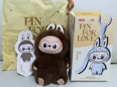 イニシャルラブブ 【L】 PIN FOR LOVE ぬいぐるみペンダントのサムネイル