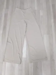 ユニクロ　クレープジャージストレートパンツ　ベージュ Mサイズ