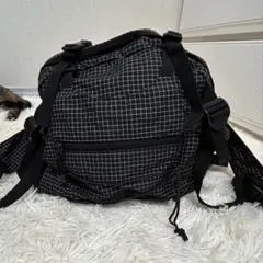 黒と白のチェック柄リュック