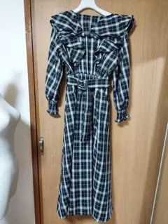 秋冬 長袖ロングワンピース モノトーンチェック柄 フリル