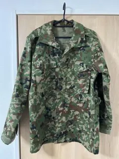迷彩ジャケット 袖に破れあり