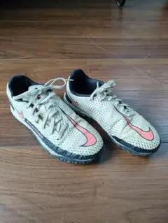 Nike Phantom フットサルシューズ ベージュ/ピンク