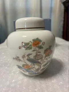 □4F アンティーク 飾り壺 孔雀 花鳥図 金彩 沈香壺 蓋付 飾壷 陶器