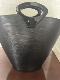 Louis Vuitton エピレザー ブラック ハンドバッグ