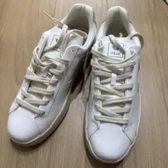 VEJA ホワイト スニーカーのサムネイル
