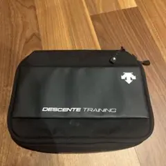 DESCENTE TRAINING ブラックポーチ