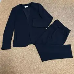 PLST ノーカラーパンツスーツ上下 黒