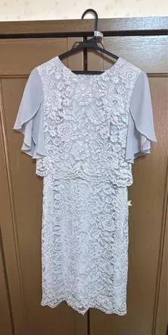 【最終値下げ】レースドレス M ライトグレー フレアスリーブ