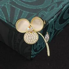 ブローチ　花　ゴールド　ラインストーン　キラキラ　パーティ　フォーマル