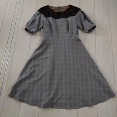 Rew de Rew ルーデルー グレー チェック柄 半袖 ひざ丈ワンピースのサムネイル