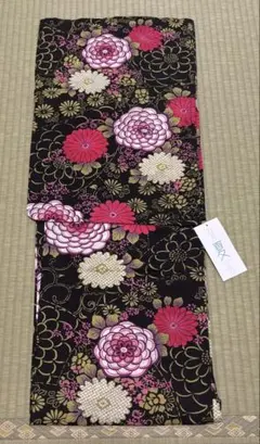 新品 未使用 大人の浴衣 黒色 花柄