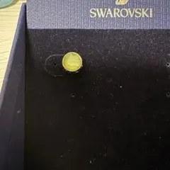 SWAROVSKI 片耳用ピアス グリーンカラーのサムネイル