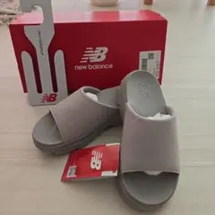 New Balance サンダルのサムネイル