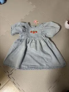 H&M ストロベリー刺繍のライトブルーワンピース