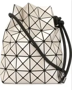 美品 ISSEY MIYAKE イッセイミヤケ★プリーツ 巾着 ワンショルダー 中古・古着通販】ISSEY MIYAKE (イッセイミヤケ) プリーツ 巾着バッグ