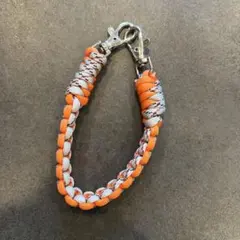 オレンジとグレーのパラコードストラップ　 スマホストラップ　ハンドメイド