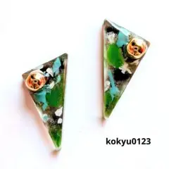 #123 ハンドメイドピアス　イヤリング　レジン　ブラック×グリーン　大ぶり