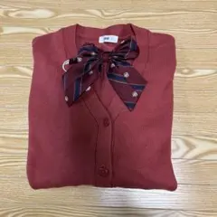 赤いニットVネックカーディガン リボン付き