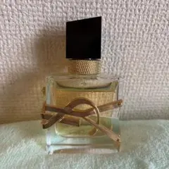 Yves Saint Laurent 香水 四角いボトル - メルカリ