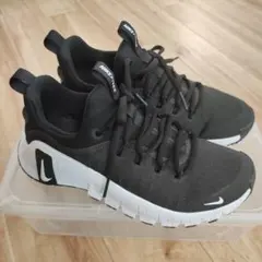 ★リサイクル資材簡易包装での発送★ NIKE メトコン ブラックスニーカーのサムネイル