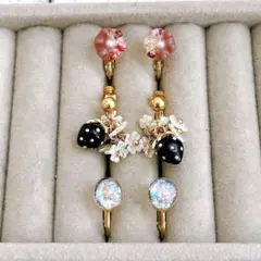 ハンドメイド　レジン　サージカルステンレスイヤリング　アクセサリーいちご　パール