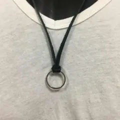 大人気 リングネックレス 革紐  チョーカー ブラック おしゃれ   黒　原宿系