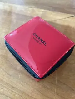 美品　CHANEL メイクポーチ 赤
