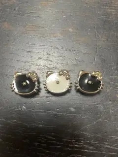 クロックス系サンダル　ジビッツ　アクセ　ハローキティ ブローチ 3個セット