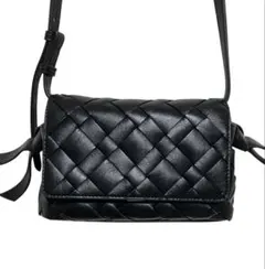 CHARLES&KEITH イヴェット ウーブン ショルダーバッグ 黒 美品のサムネイル