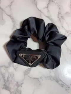 ブラック サテン シュシュ B