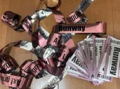 Aぇ! group 銀テ 銀テープ 落下物 Runwayのサムネイル
